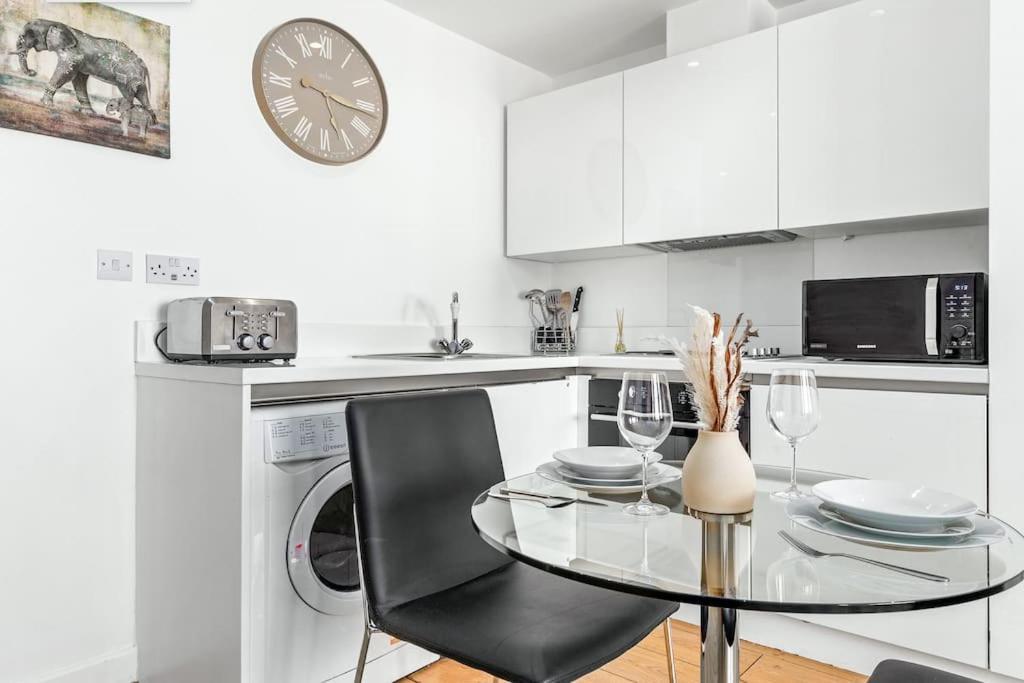 Spacious And Delightful Sleep 5 Piccadilly Vrc London Ngoại thất bức ảnh